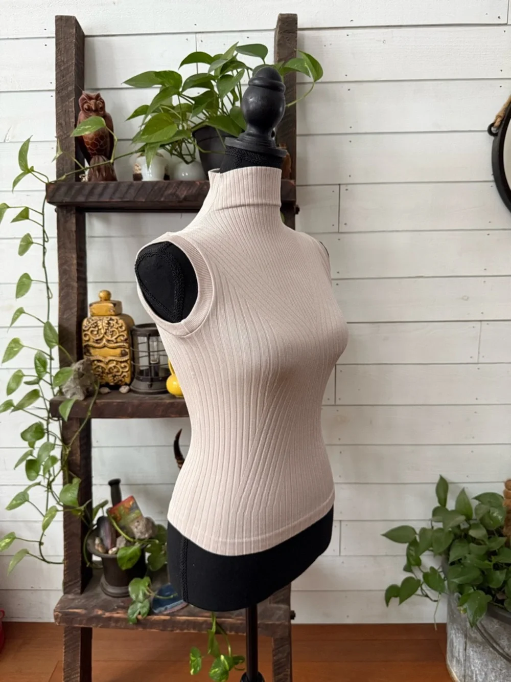 Aura Sleeveless Ribbed Turtleneck Top - Blush Pink - Picture 14 of 17